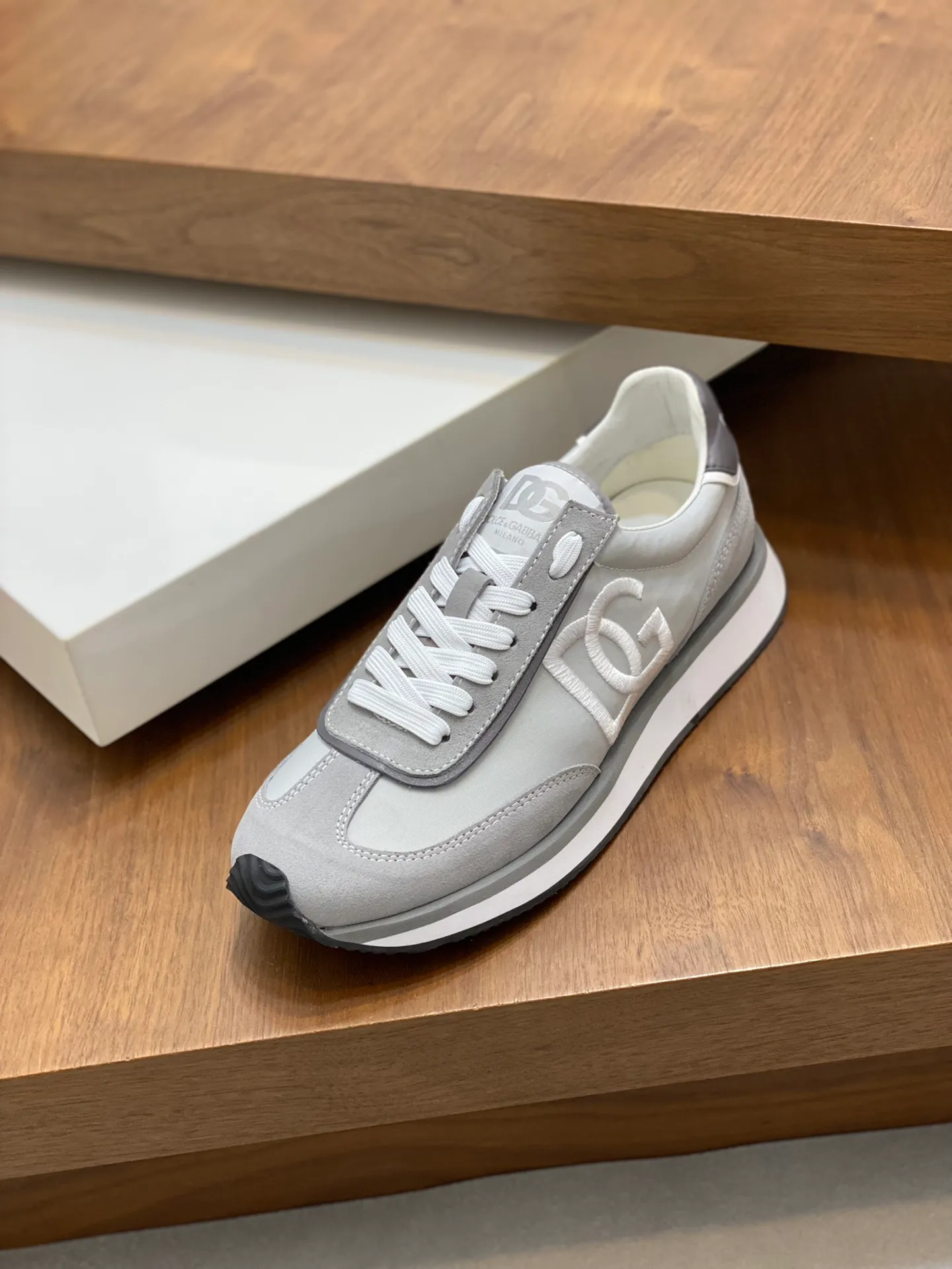 Factory price: 458💰••New products••Dolce&Gabbana••DG✔️High-end men's sports•casual shoes. Original goods from top counters. Original imported cowhide, multi-material splicing design ➕Imported cowhide lining, cowhide feet ➕Original T men's shoes 💰R elastic outsole.  Size: 39-44 (38, 45 customized)